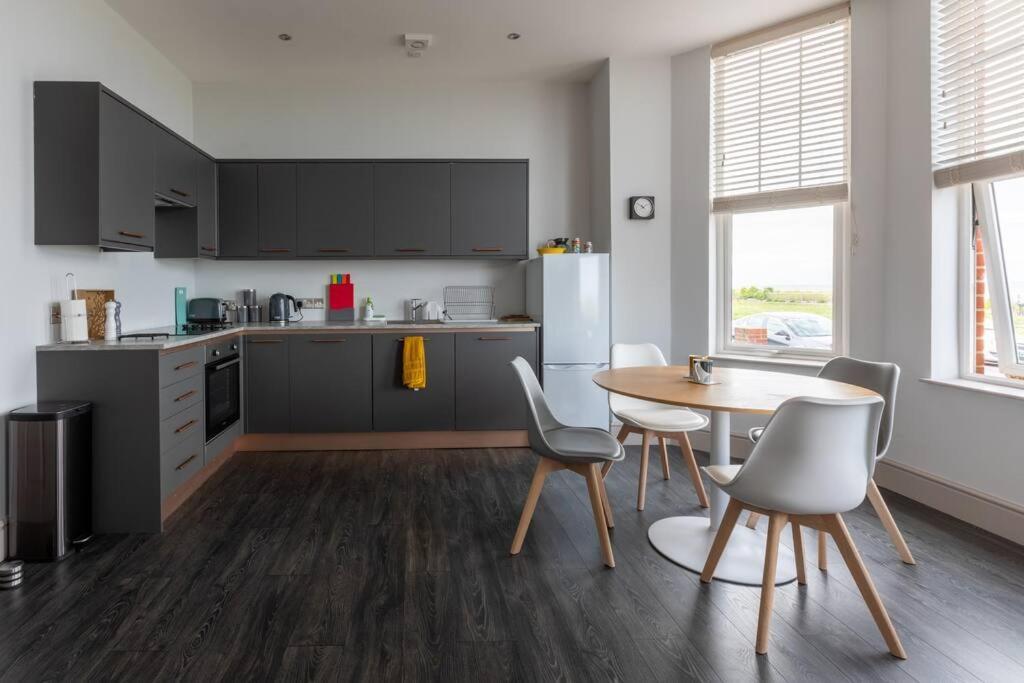 Waves@Walpole - 2 Bed Flat With Amazing Sea Views Apartment Margate Exterior photo