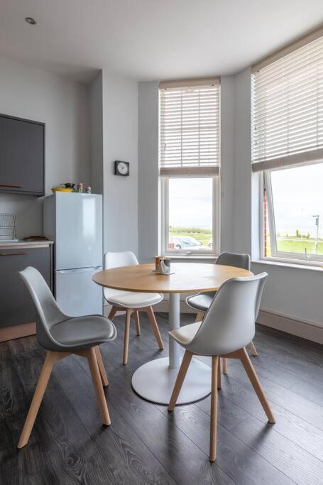 Waves@Walpole - 2 Bed Flat With Amazing Sea Views Apartment Margate Exterior photo